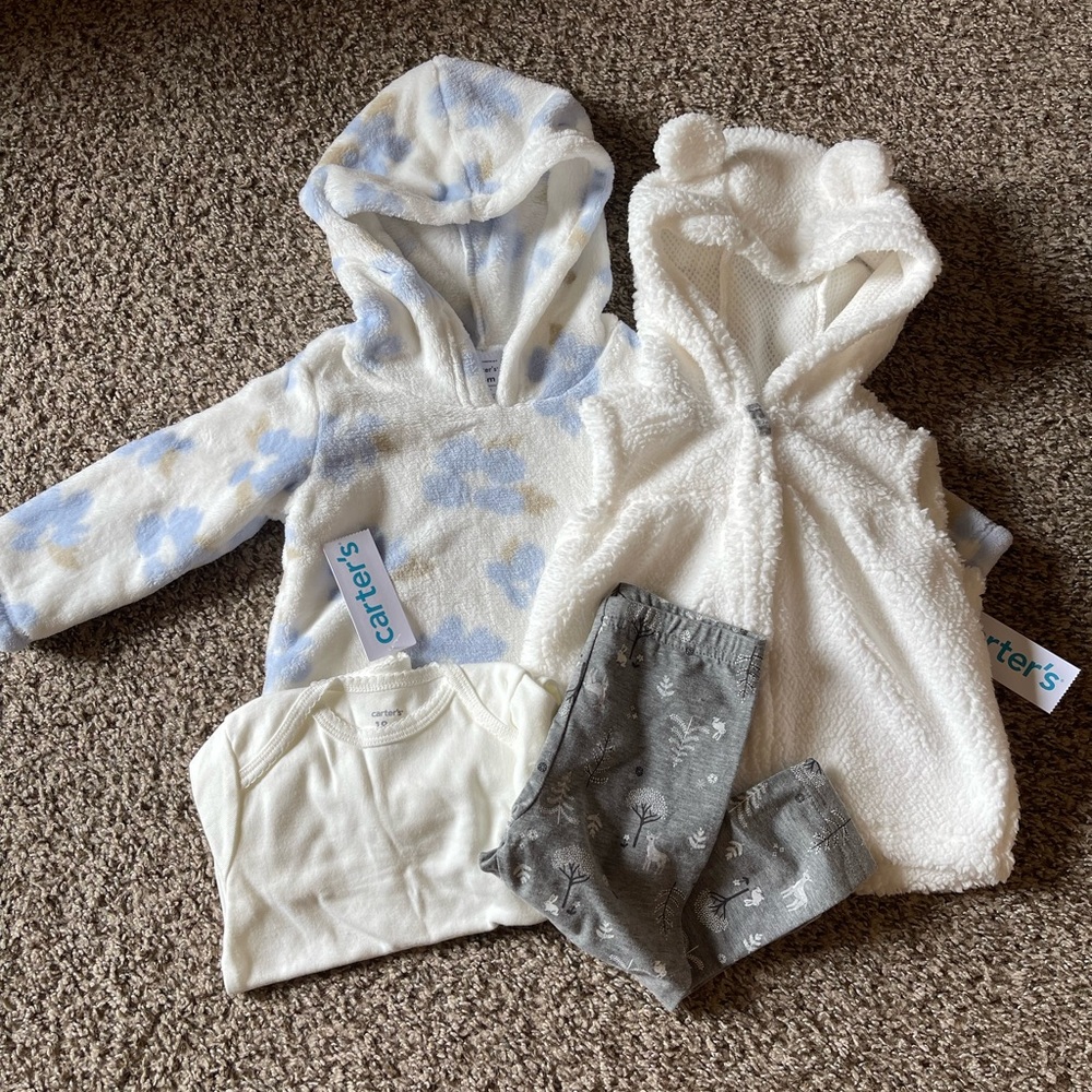 Carter’s Baby 4-piece Clothing Set
